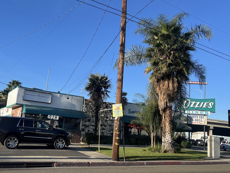 Ozzie's Diner exterior